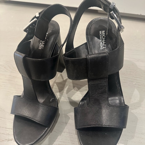 Elegant Black Women's Sandals - Picture 6 of 7